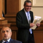 ДПС се опитва да скъса опашката си