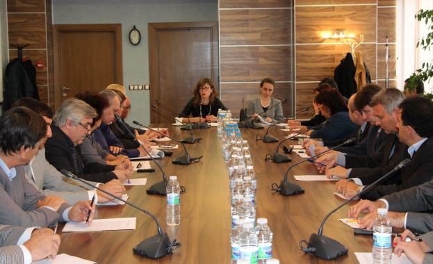 Екатерина Захариева: Защитихме пред ЕК полицентричния модел за развитие на регионите