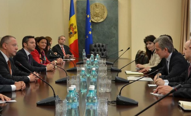Станишев защити правата на българите в Молдова 