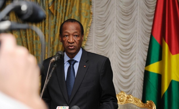 Президентът на Буркина Фасо подаде оставка след масови протести