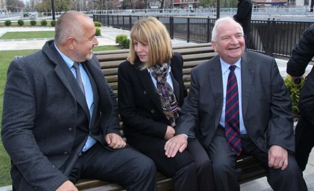 Дол унижи Борисов, РБ, ПФ, София и България