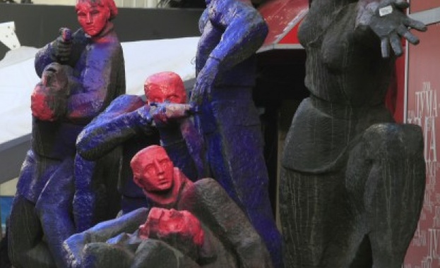 Оправдаха Асен Генов и Цветелина Сърбинска за изписаните скулптури на "Позитано"