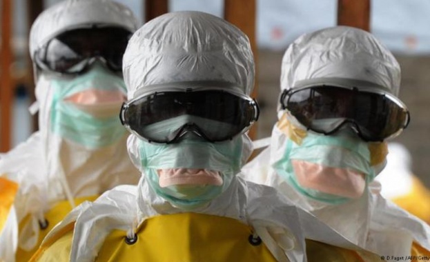 Този Хелоуин хит са защитните облекла срещу Ебола