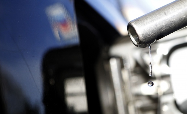 Бензинът в САЩ стана по-евтин от млякото