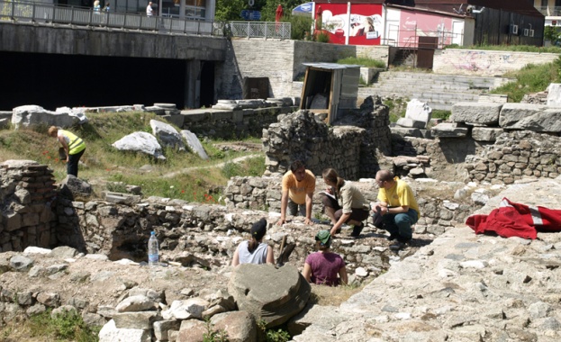 Свлачище застрашава разкопките в Пловдив