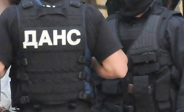 Над 130 задържани при акция на ДАНС и МВР в центъра на София 