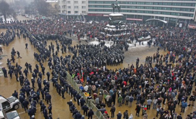 Историци: Преходът в България беше договорен