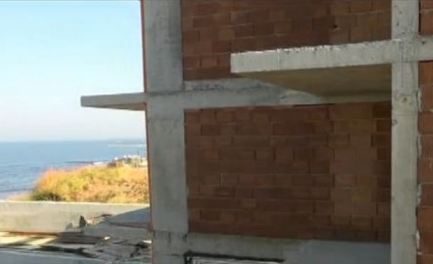 Арестуван митничар си купил земя на морето за 10 пъти по-ниска цена