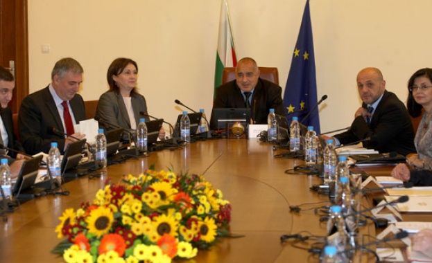 Правителството на България е взело решение за отделяне на допълнителни 5 милиона за решаването на проблема с бежанците