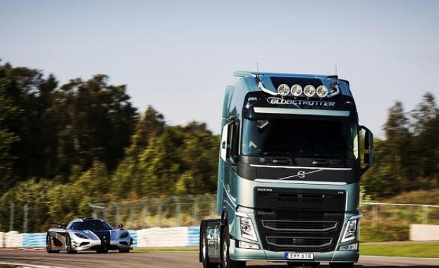 Volvo FH се изправя срещу един от най-бързите спортни автомобили в света – Koenigsegg One:1