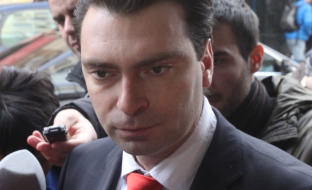 Калоян Паргов: Грижата за макроикономически показатели ще изкара хората на улицата