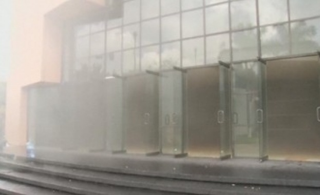 Протестиращи в Мексико подпалиха сградата на парламента на щата Гереро