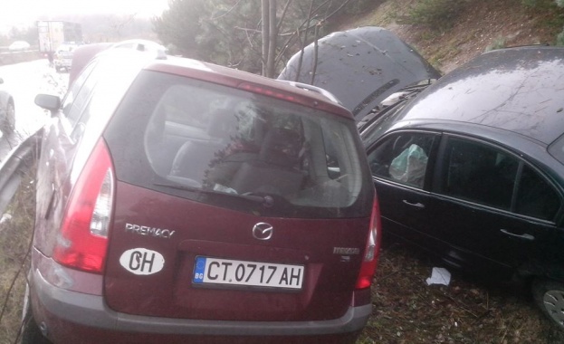 Разлив на нафта предизвика тази сутрин катастрофи на пътя Казанлък-Стара Загора 