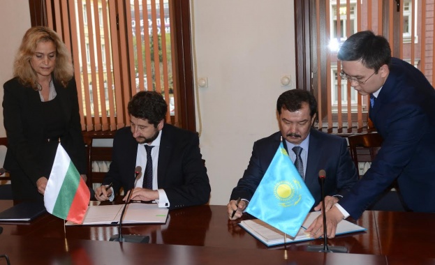 България подписа договори за правна помощ по наказателни дела и за екстрадиция с Казахстан