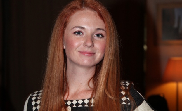 Бившата солистка на „Тату” чака бебе