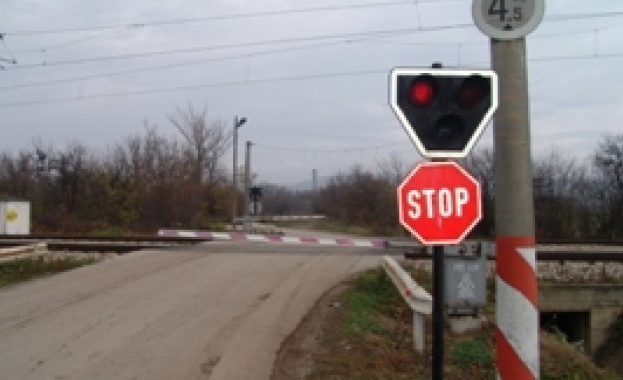 Обезопасиха опасен жп прелез Обезопасиха опасен жп прелез