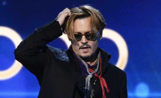 Джони Деп се появи пиян на Холивудските награди за кино  