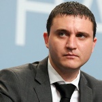 Подкрепата за новия дълг виси на косъм