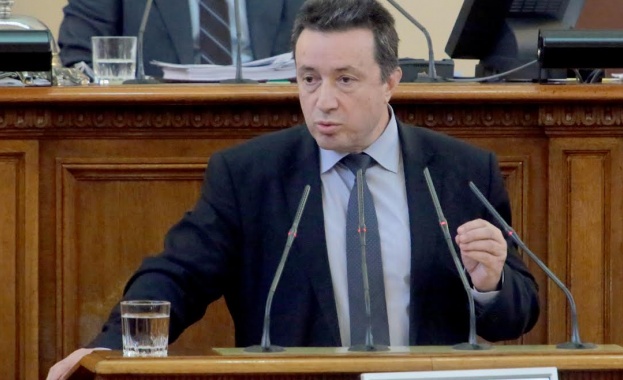 БСП вика в парламента министрите Ненчев и Митов