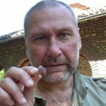 Професор ли е Николай Овчаров?