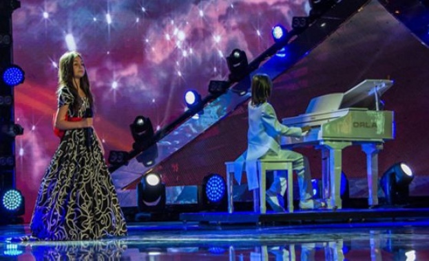 Според читателите на КРОСС Крисия, Хасан и Ибрахим бият Пулев, Златанов и еврофондовете 