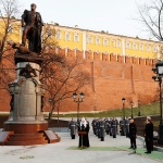 Путин и патриарх Кирил откриха паметник на император Александър I в Кремъл