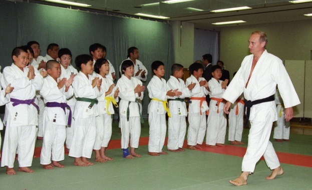 Путин получи осми дан по карате