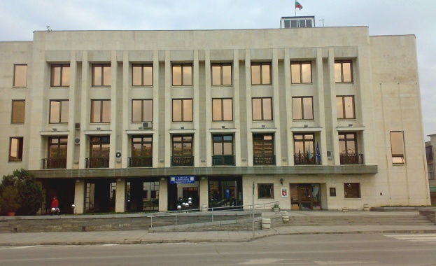 Заплашиха с бомба Община Горна Оряховица