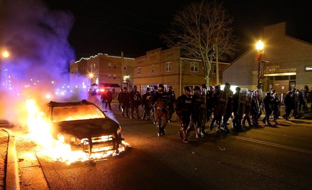 44 души арестувани след демонстрации във Фъргюсън