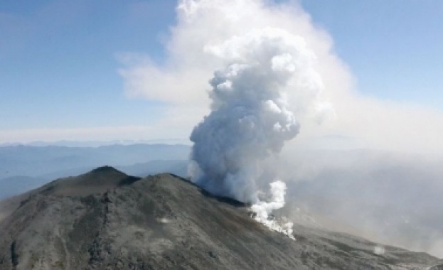 Изригна най-големият действащ вулкан в Япония 