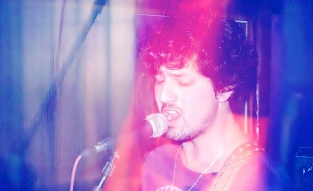 Вокал на рок банда издъхна на сцената 