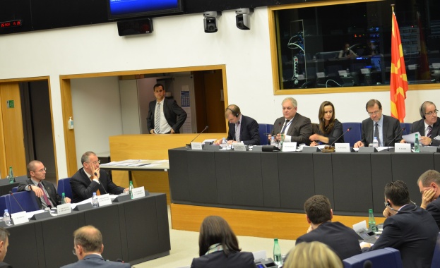 Станишев към Македония: Братя, само с декларации не става!