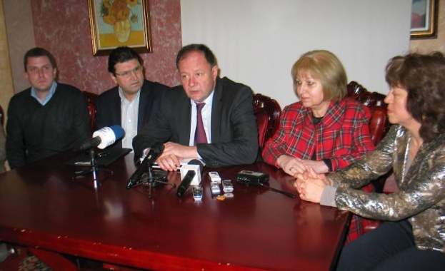 Миков затяга дисциплината в БСП
