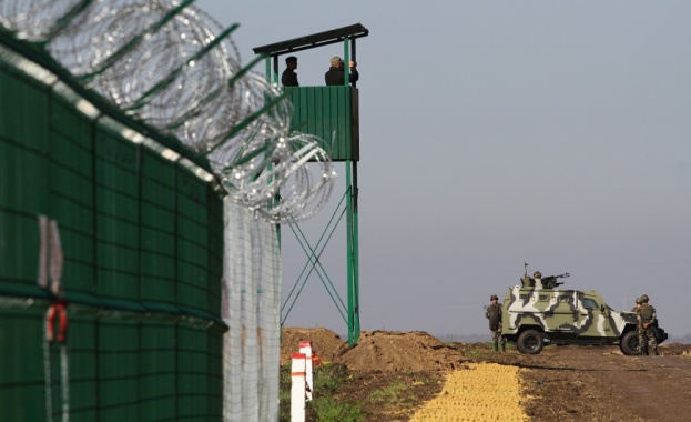 Киев продължава да строи стена с Москва, макар да не контролира 409 км от границата с Русия