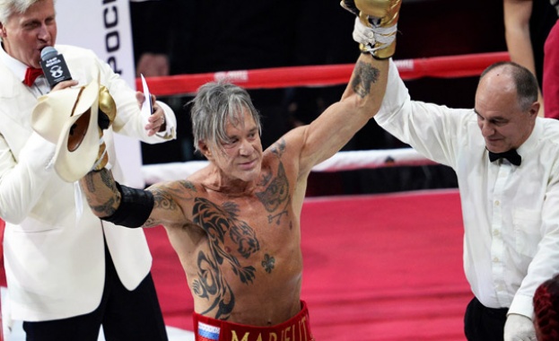 Мики Рурк нокаутира Сеймур и поиска Кличко (видео)