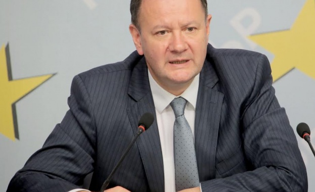  Михаил Миков: Нинова бяга от финансов отчет за състоянието на партията