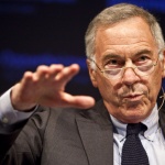 Проф. Стив Ханке срещу Менда Стоянова: Тя не разбира колко опасно е да си играят с валутния курс!