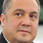 И музикантите скочиха срещу Бинев