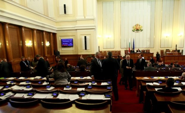 Парламентът ще заседава извънредно заради бюджета за 2015 г.