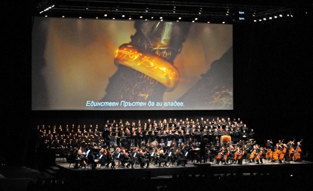 250 музиканти озвучиха на живо "Задругата на пръстените"