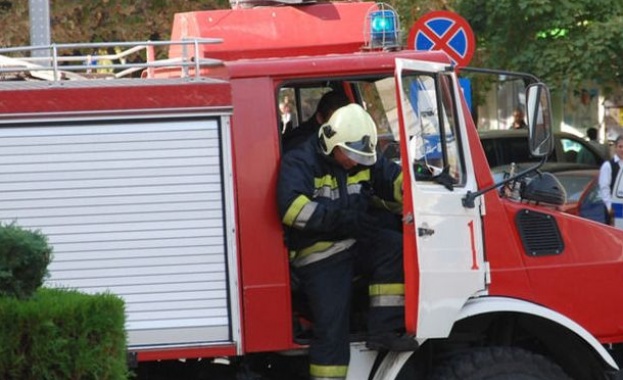Цистерна се запали след катастрофа на кръговото движение в Костинброд.
Инцидентът