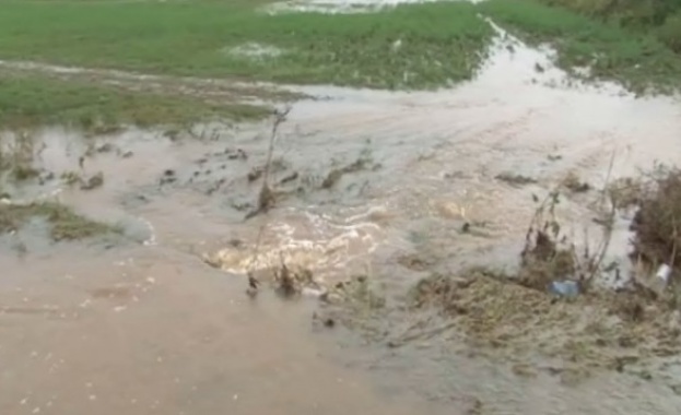 В резултат на интензивни валежи комбинирани със снеготопене има опасност