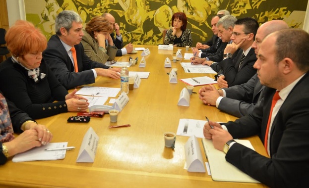 БДЦ и КНСБ заедно в битката за корекции на бюджет 2015