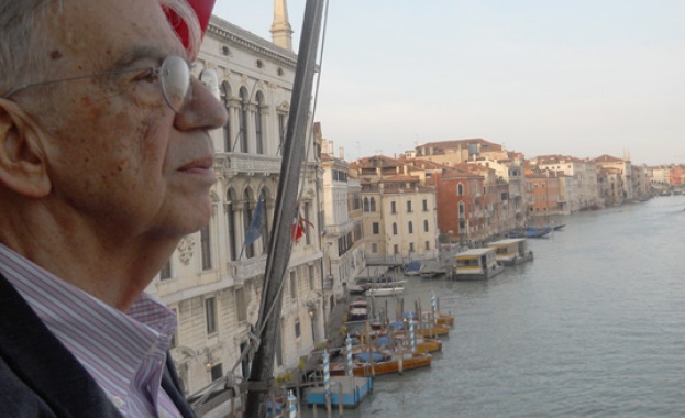 Убиха прочут гръцки писател