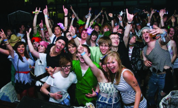 Над 240 000 студенти празнуват днес