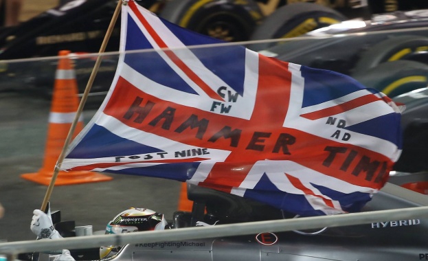 Хамилтън гледа към рекорда на Сена