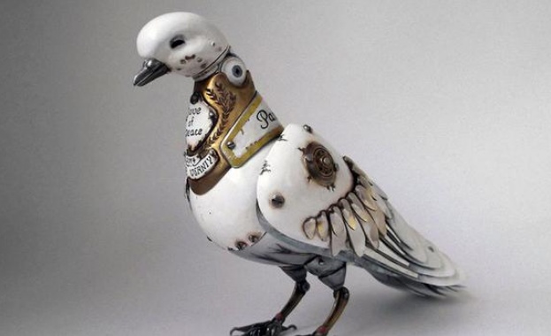 Руски художник създава стиймпънк скулптури от стари автомобилни части, часовници и електроника