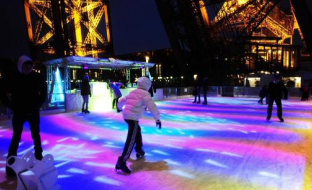 Една от най-романтичните ледени пързалки отвори врати в Париж