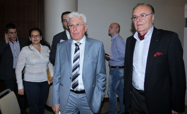 Швейцарската служба по правосъдие проверга Цацаров за забавеното разследване срещу Бисеров  