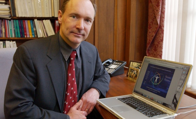 Бащата на интернет: Световната мрежа не е проект на ЦРУ